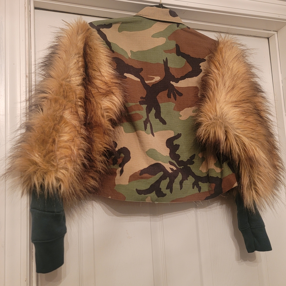 Custom Green Camouflage Jacket with Faux Fur Sleeves And PATCHES - Picture 5 of 6